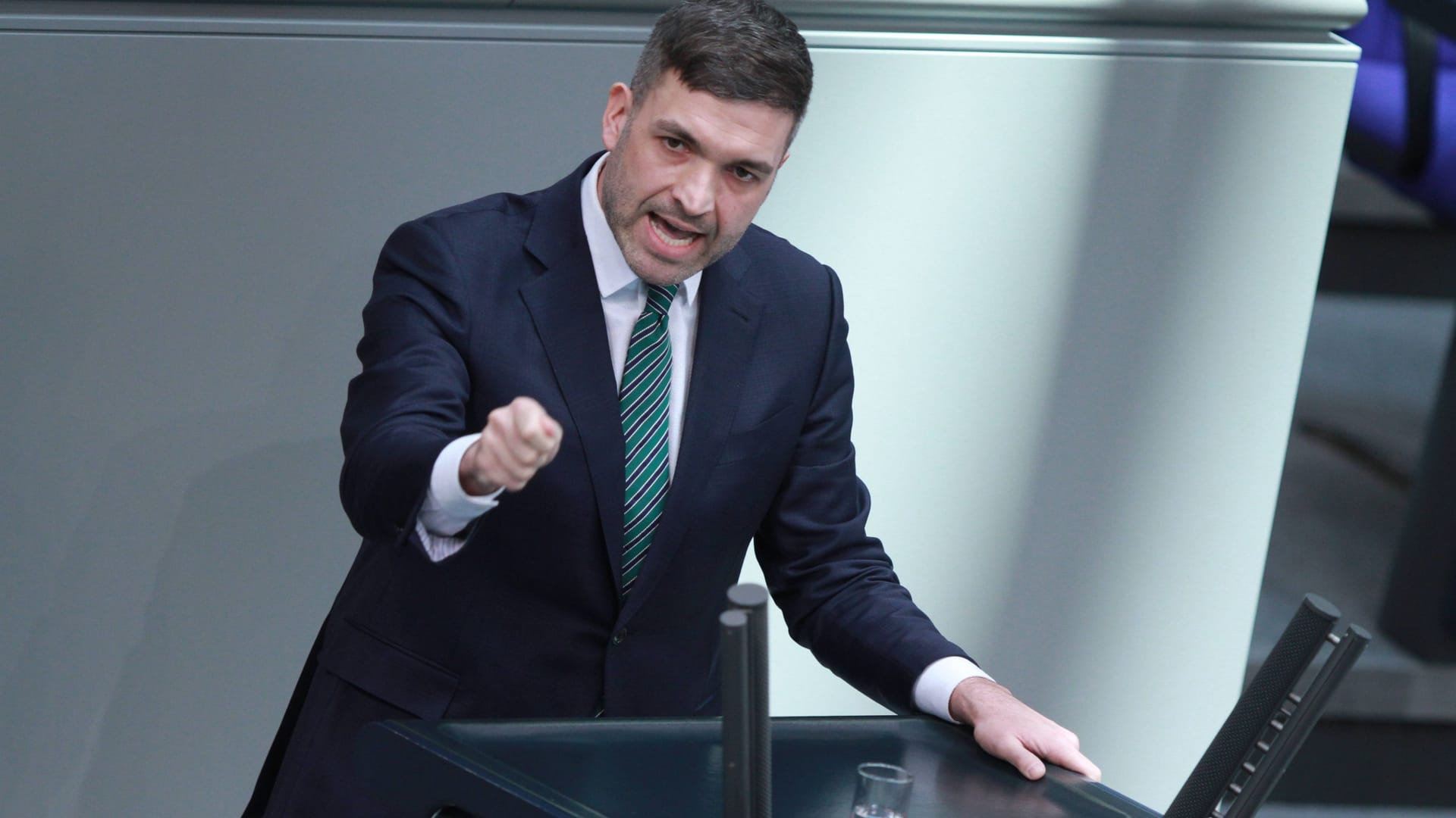 Konstantin Kuhle im Bundestag (Archivbild): Der FDP-Innenpolitiker will stärker gegen Islamismus vorgehen.