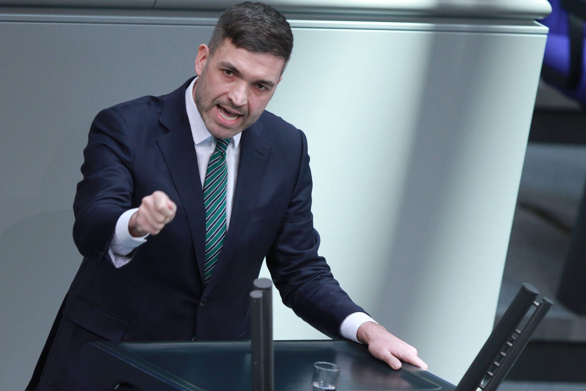 Konstantin Kuhle im Bundestag (Archivbild): Der FDP-Innenpolitiker will stärker gegen Islamismus vorgehen.