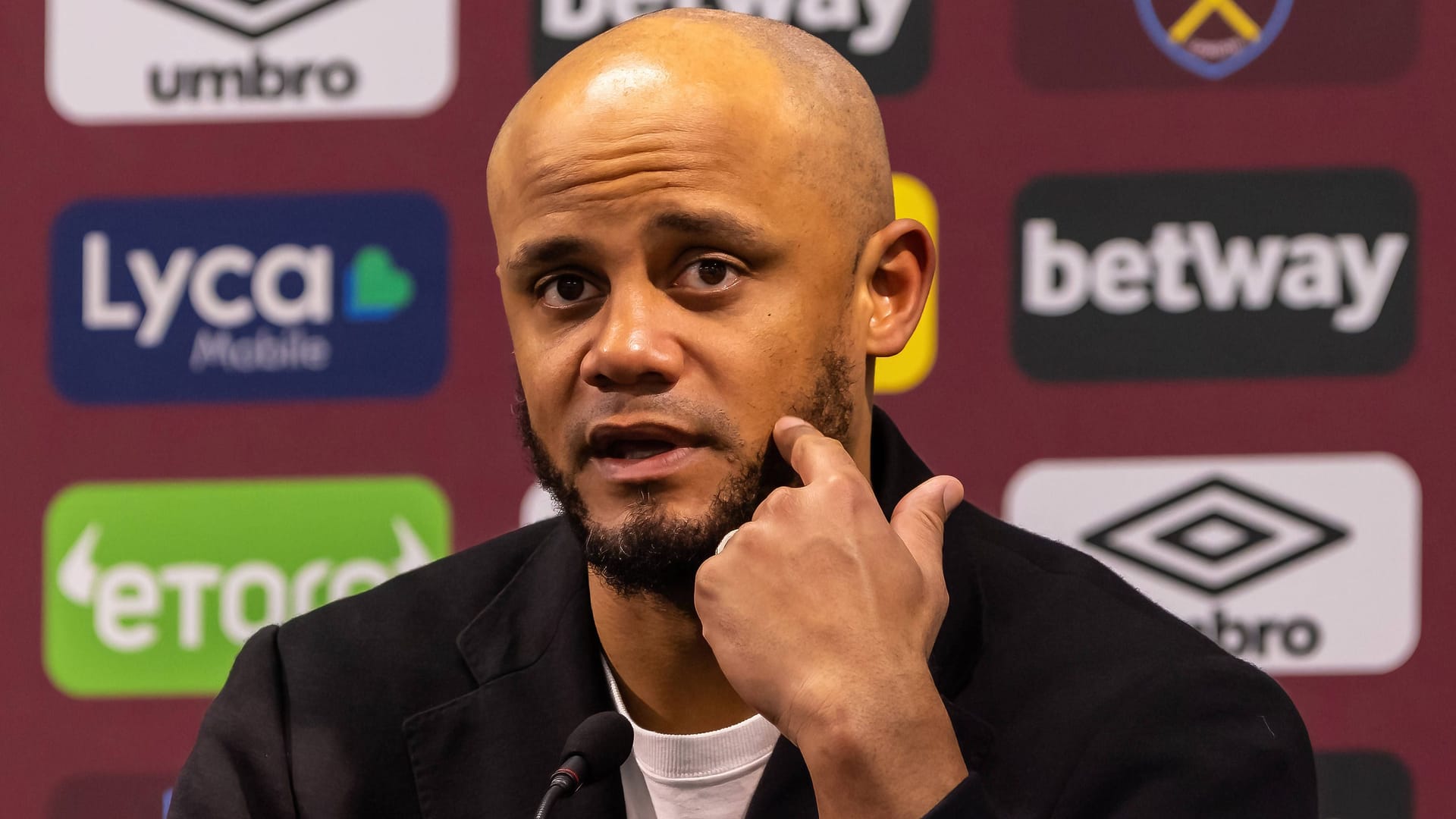 Künftig auf Bayern-Pressekonferenzen: Vincent Kompany, hier auf einer Burnley-PK.