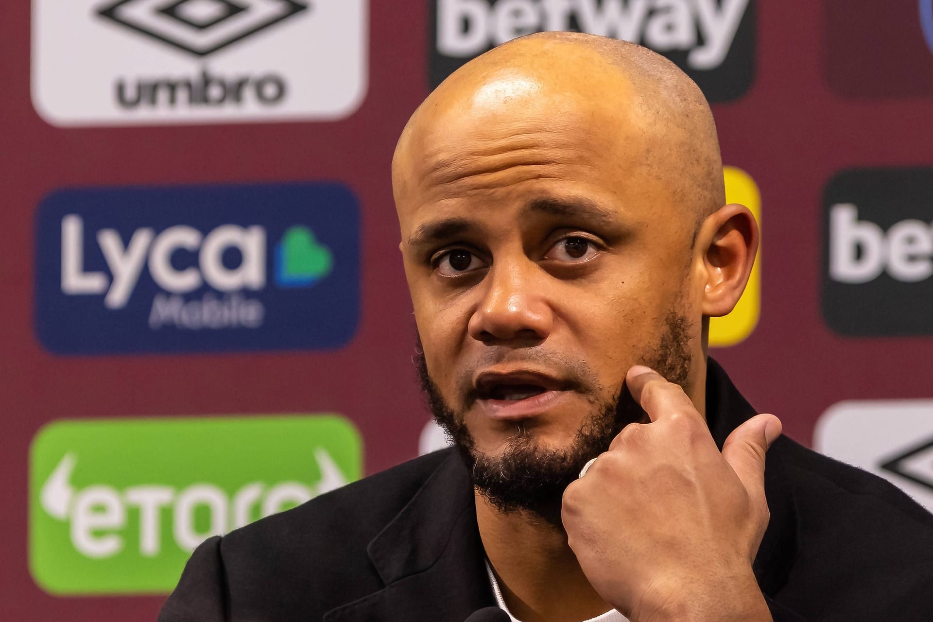 Künftig auf Bayern-Pressekonferenzen: Vincent Kompany, hier auf einer Burnley-PK.