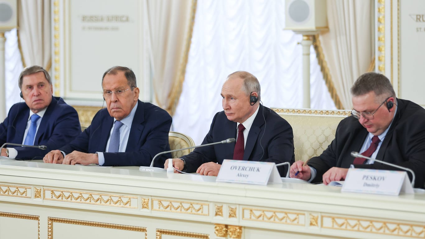 Kreml-Chef Wladimir Putin und ein Außenminister Sergej Lawrow: Russland versucht, den Multilateralismus in Europa zu unterminieren.