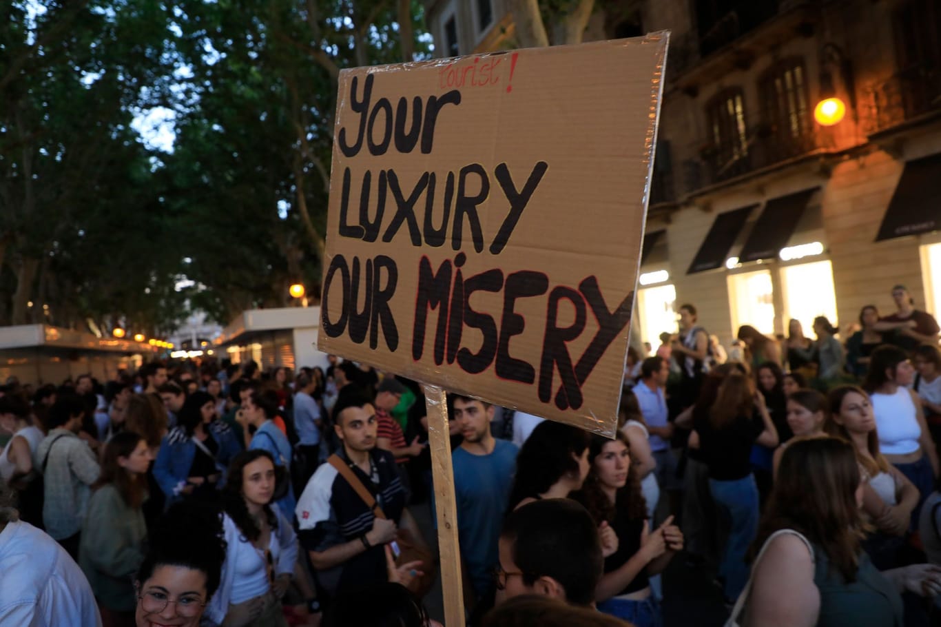 Spanien, Palma: Einheimische bei einer Demonstration gegen den Massentourismus.