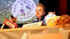 Arnd Zeigler beendet "Zeiglers wunderbare Welt des Fußballs": Für die Radioausgabe der Sendung ist nach 2050 Folgen Schluss.
