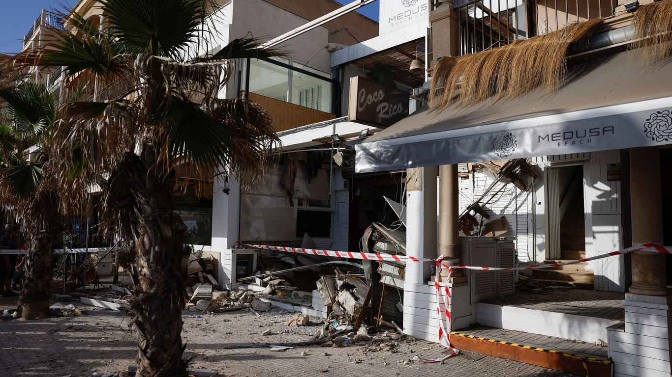 Bild der Zerstörung: Der Medusa Beach Club nach dem Zusammenbruch der Terrasse.