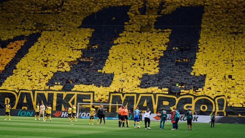 Choreo des BVB: Zu seinem letzten Heimspiel ehrten die Fans Marco Reus.