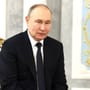 Gesundheitszustand | Putin wirkt in Minsk gebrechlich
