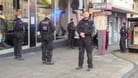 Einsatzkräfte an der Altendorfer Straße: Die Polizei war mit einem Großaufgebot vor Ort.