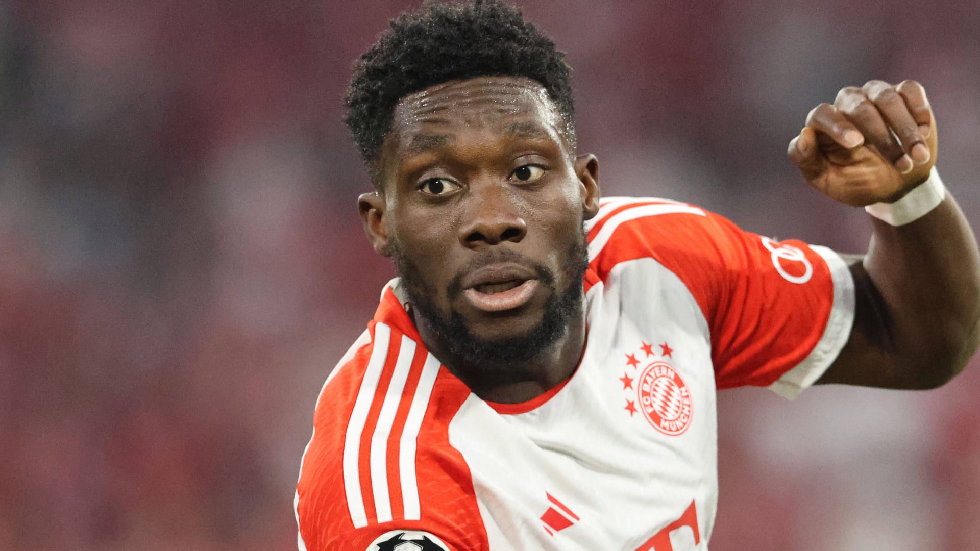 Alphonso Davies: Noch vor seinem Kurzeinsatz sorgte er für einen kuriosen Moment.