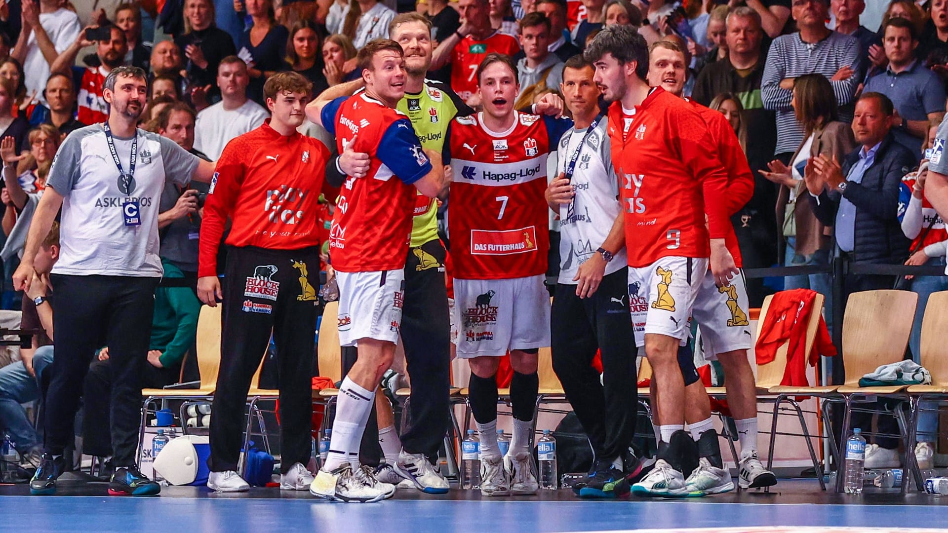 Hamburgs Handballer können vorerst aufatmen: Dem HSVH wurde vor dem Schiedsgericht die Bundesliga-Lizenz erteilt – unter einer Bedingung. Hamburgs Handballer können vorerst aufatmen: Dem HSVH wurde vor dem Schiedsgericht die Bundesliga-Lizenz erteilt – unter einer Bedingung.