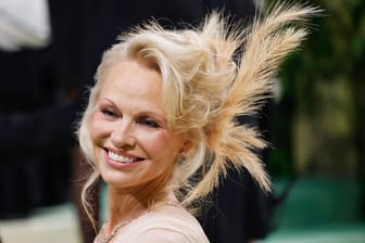 Pamela Anderson: Sie zeigt sich wieder anders.