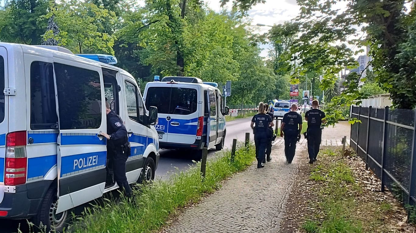 Polizei in Potsdam: Ein Sicherheitsmann ist in einer Gemeinschaftsunterkunft schwer verletzt worden.