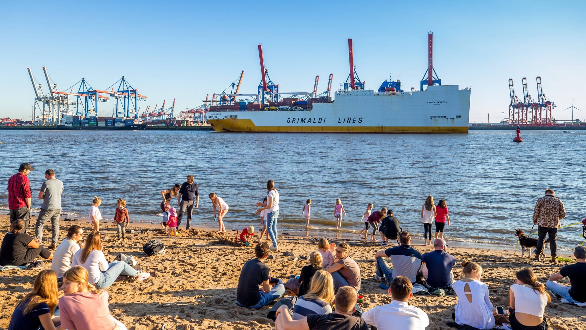 Der Elbstrand Hamburg in Övelgönne.
