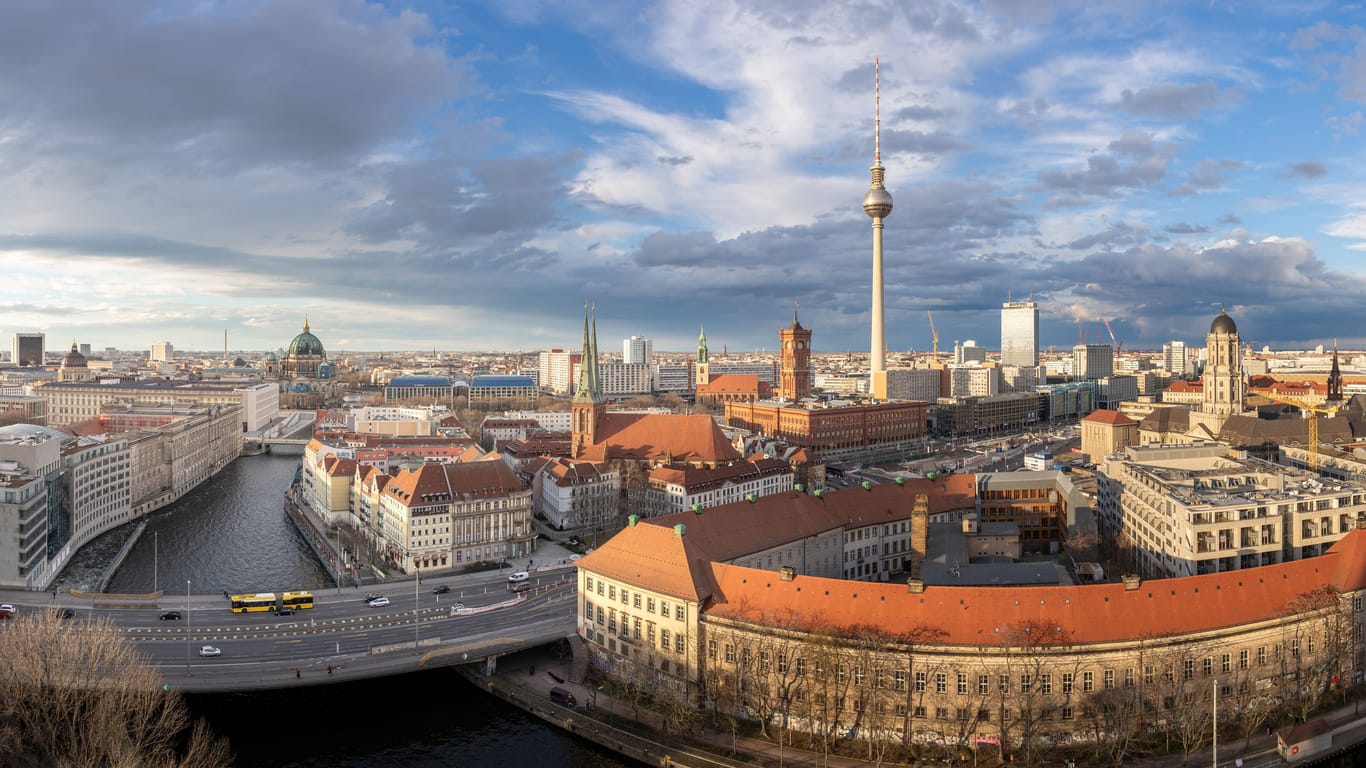Einmal Erster: Als einziges Bundesland hat Berlin bisher angekündigt, wie hoch der Hebesatz für die Grundsteuer 2025 ausfallen soll.