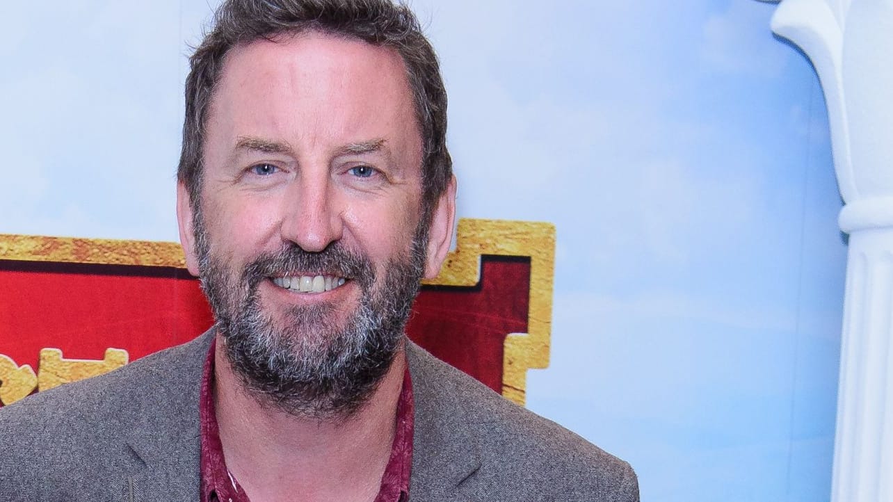 Lee Mack posiert 2019 bei der "Horrible Histories The Movie"-Premiere in London.