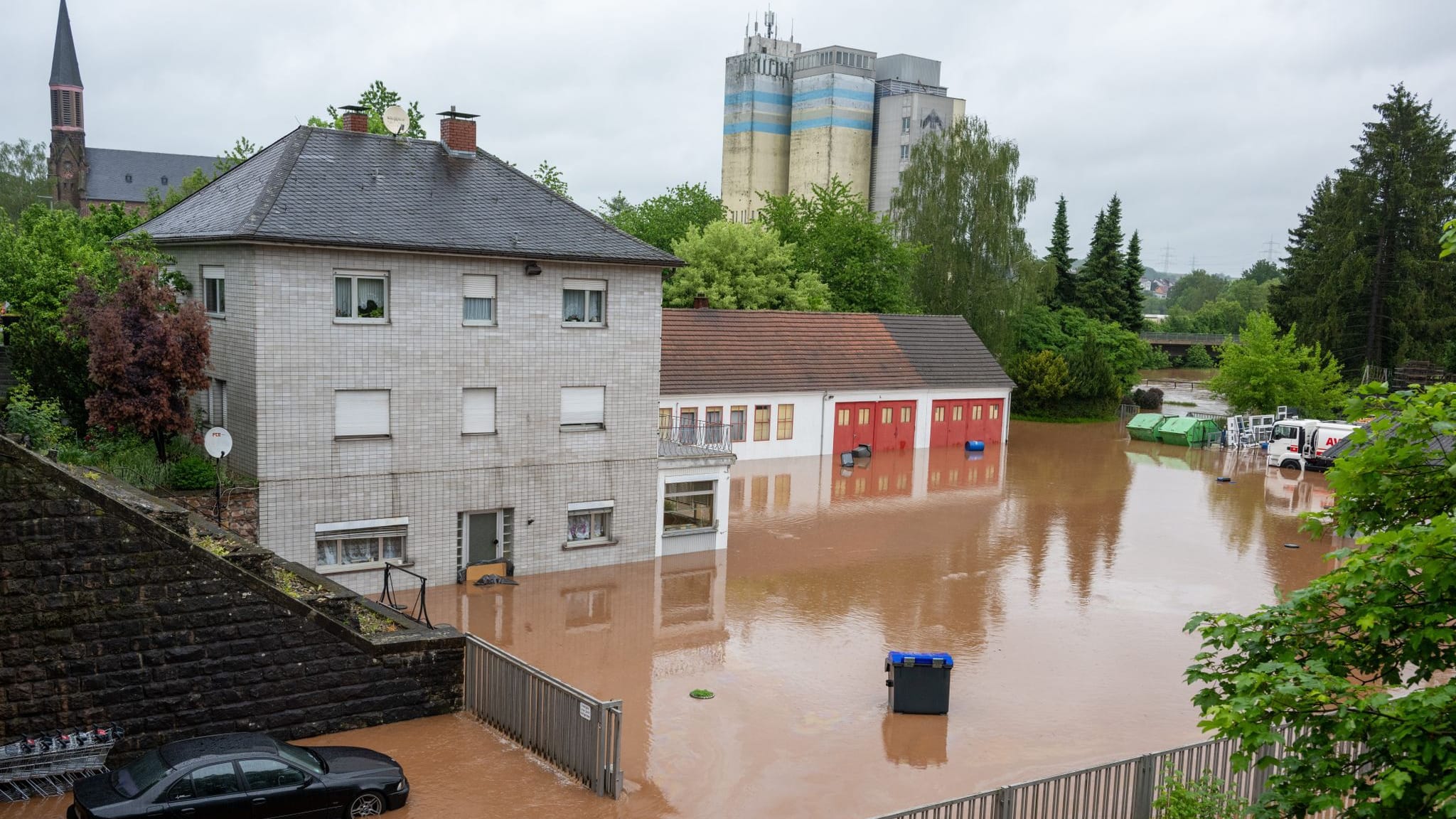 Hochwasser im Saarland: Strom abgeschaltet und Dammbrüche | Unwetter-News