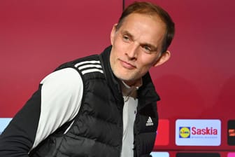 Thomas Tuchel auf einer Pressekonferenz des FC Bayern: In der kommenden Saison ist der 50-Jährige nicht mehr Bayern-Trainer.
