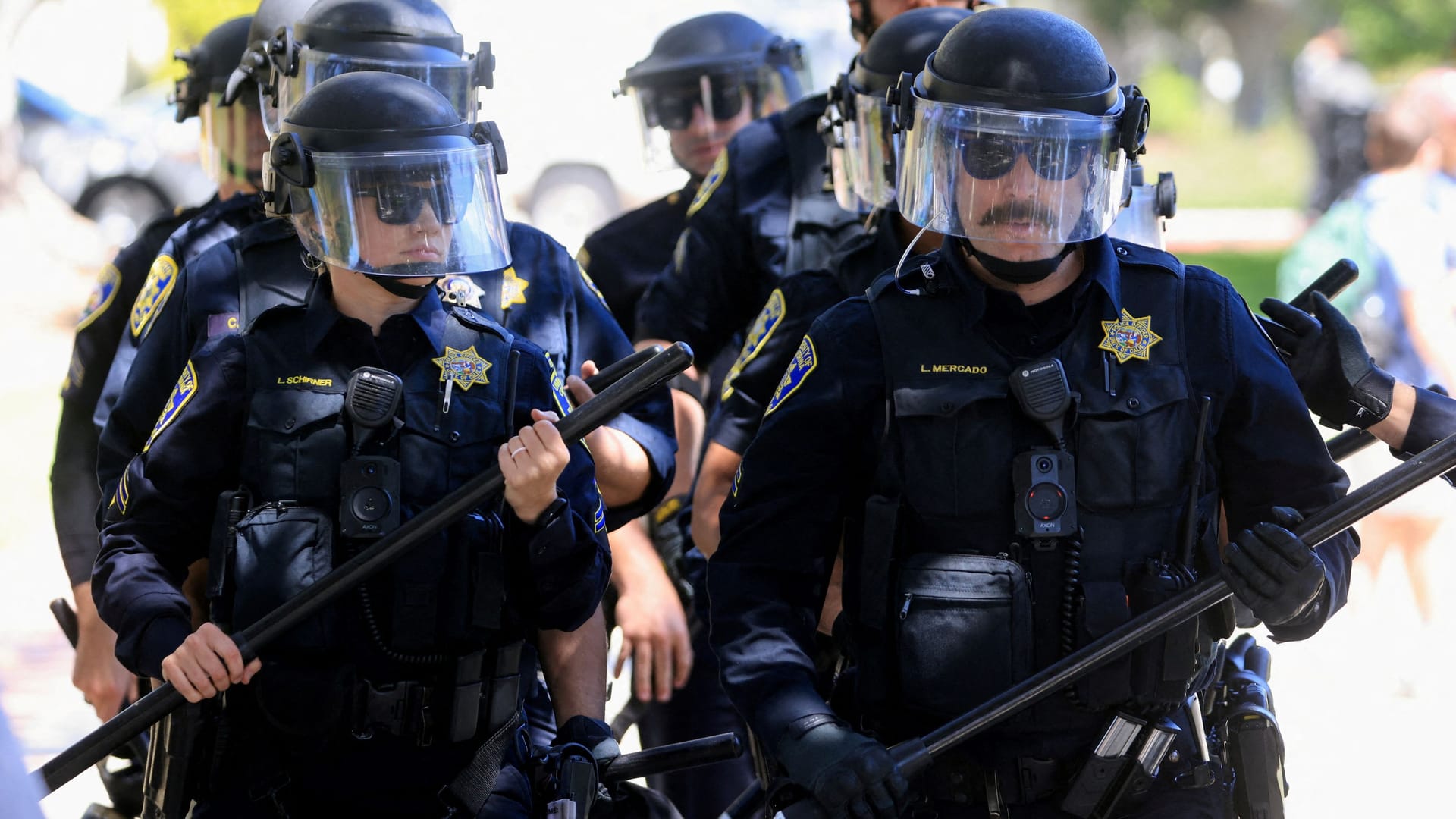 Schritt stundenlang nicht ein: Die Polizei in Los Angeles kam erst, als die Eskalation schon im Gang war.