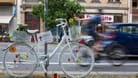 Geisterfahrrad an der Ecke Bautzner Straße und Weintraubenstraße: Dort starb am 30. April 2021 eine Fahrradfahrerin bei einem Unfall mit einem LKW.