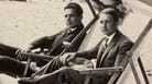 Die Sass-Brüder bei einem Helgolandurlaub: Schon vor ihrem großen Coup 1929 müssen verschiedene kleinere Einbrüche erfolgreich gewesen sein, darauf deutete ihr Lebensstil hin.