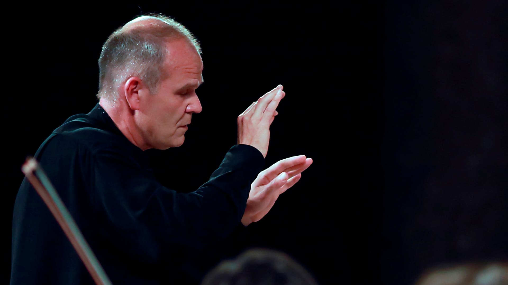 François-Xavier Roth bei einem Auftritt mit dem Kölner Gürzenich-Orchester (Archivfoto): In einem Bericht hat er sich für die Nachrichten entschuldigt.