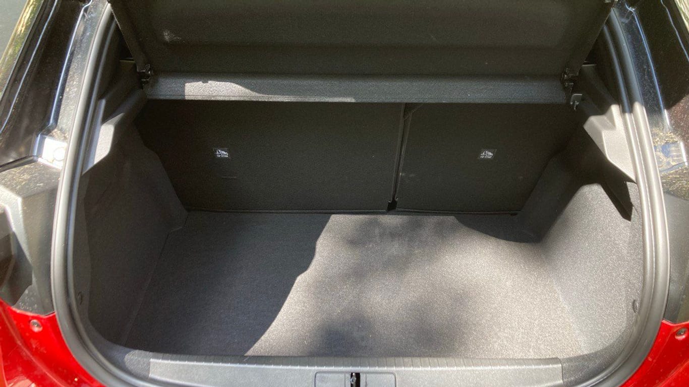 Blick in den Kofferraum: Die Größe ist typisch für die Kleinwagenklasse.