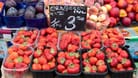 Verkauf von Erdbeeren an einem Stand (Symbolbild): An der Metzer Straße ist erstmal Schluss damit.