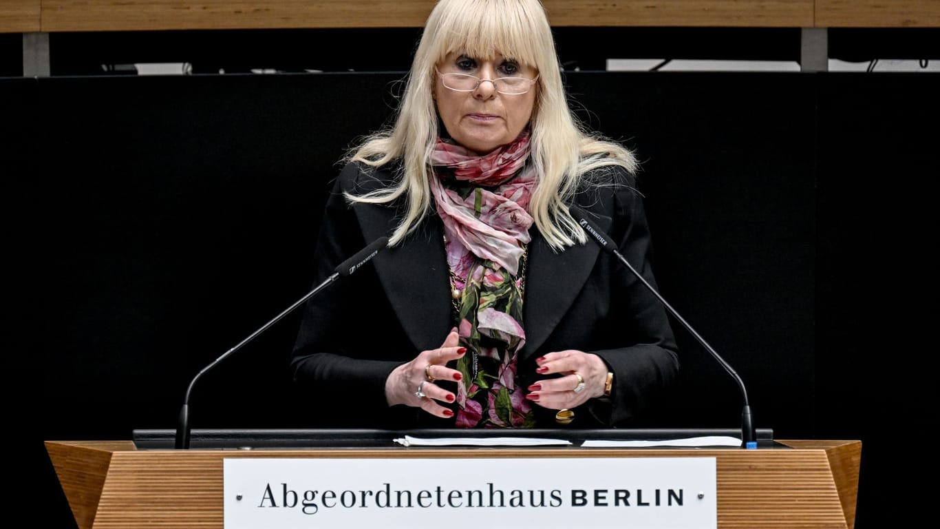 Iris Spranger (SPD), Senatorin für Inneres und Sport von Berlin, spricht im Berliner Abgeordnetenhaus.
