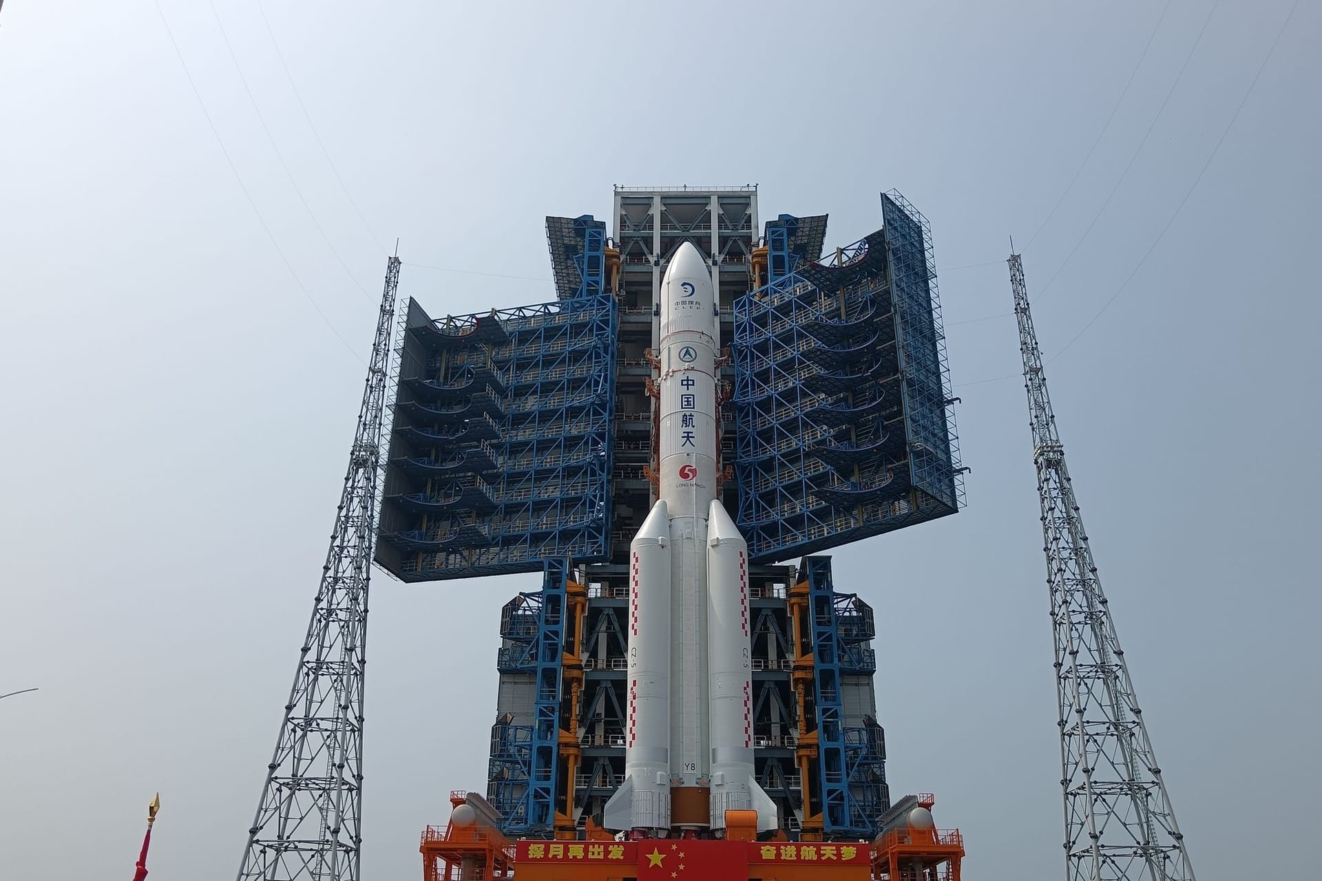 Mondsonde Chang'e 6 und Trägerrakete