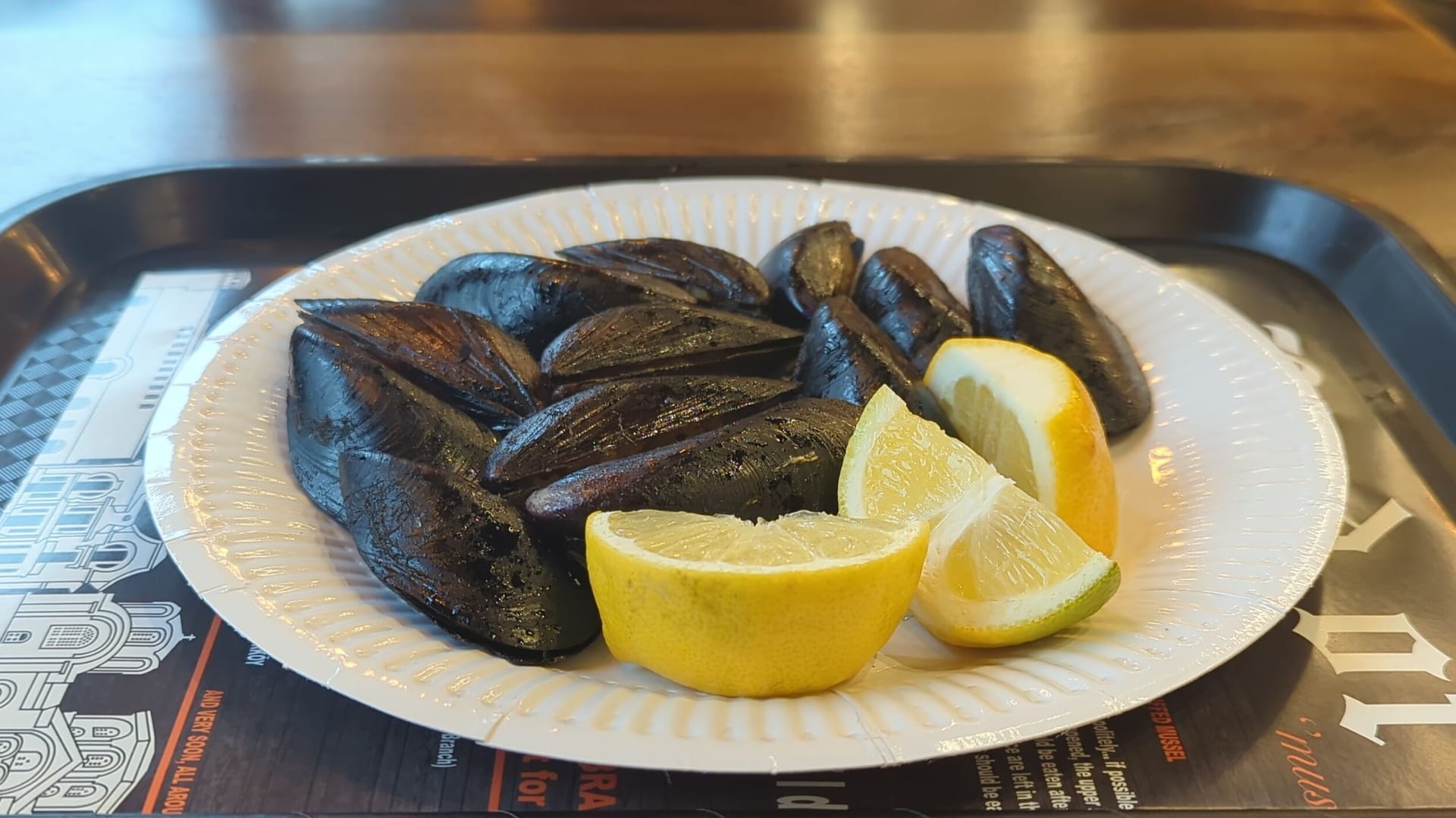 Eine Portion Muscheln im angesagten Fast-Food-Restaurant.