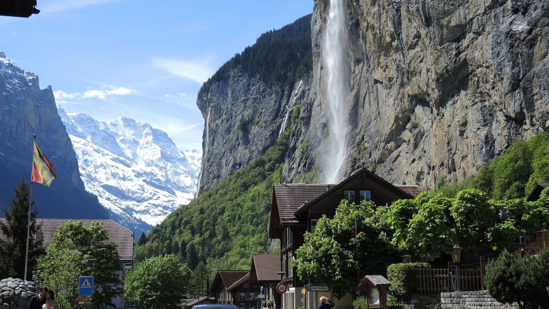 Schweiz: Bergdorf Lauterbrunn erwägt Eintrittsgebühr für „Handy-Touristen“