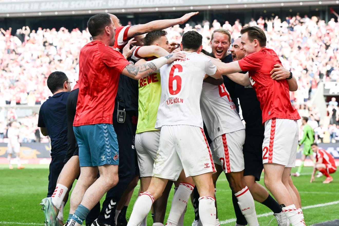 Kölns Spieler feiern das entscheidende Tor: Das Stadion des FC bebte nach dem Sieg gegen Union.