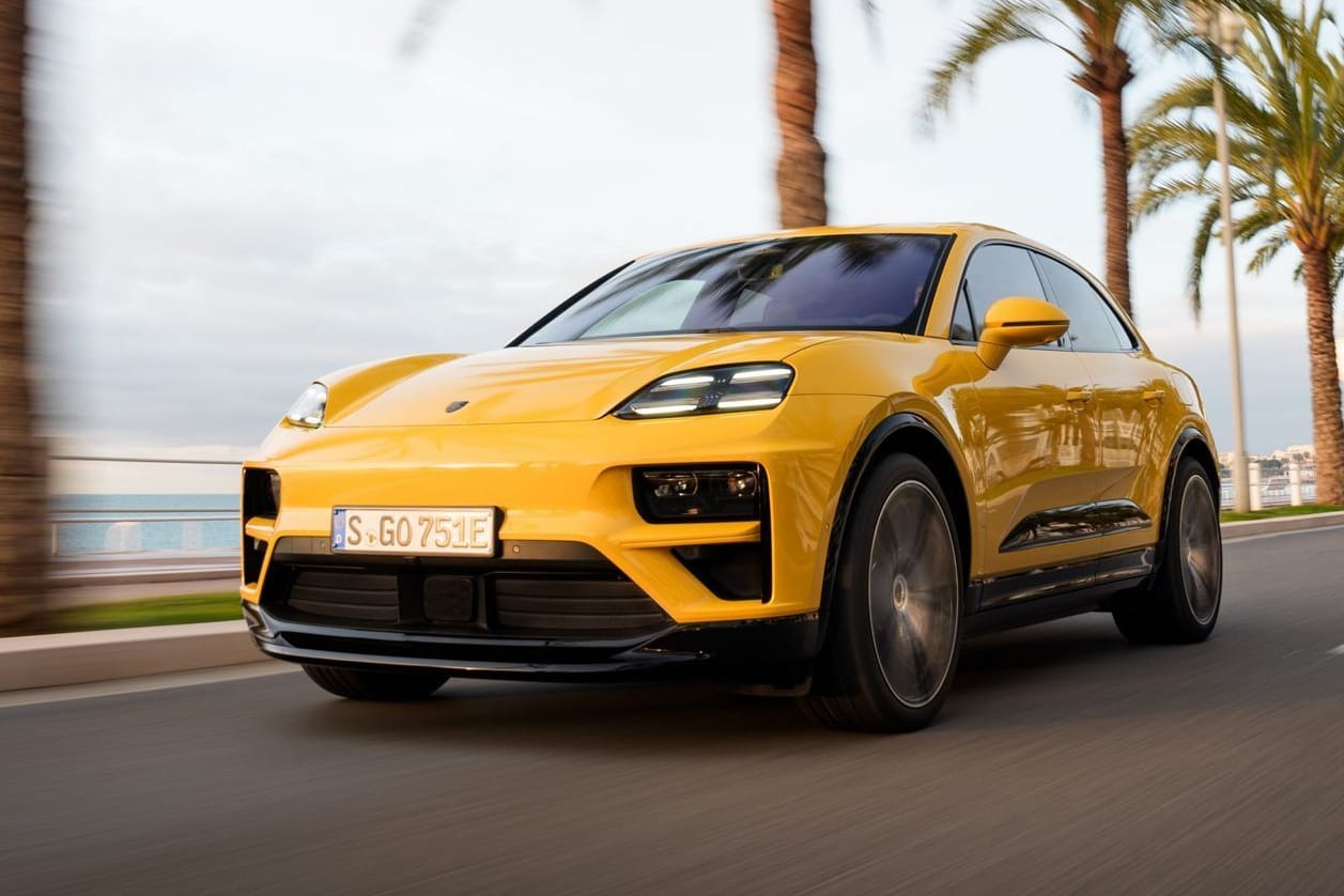 Frontansicht vom Porsche Macan Electric