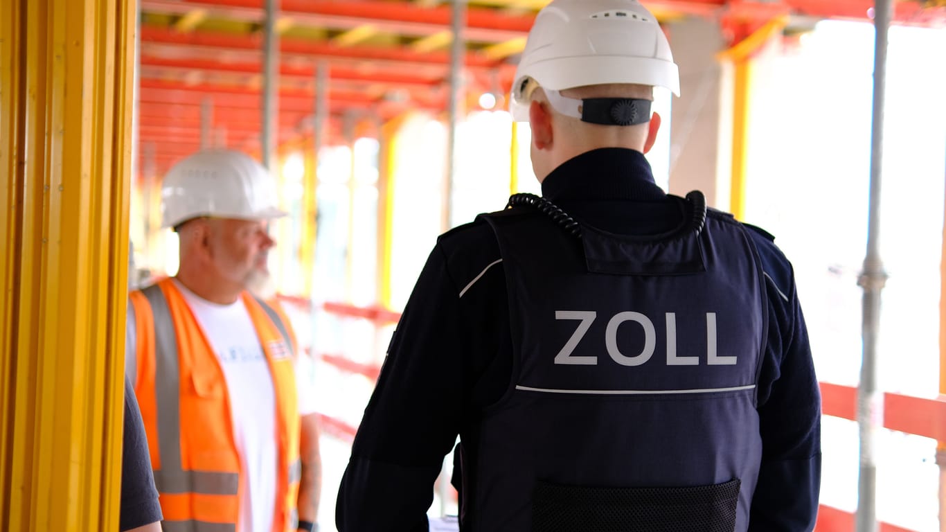 Die Zöllner rückten zu zahlreichen Kontrollen wegen Schwarzarbeit aus: Unter anderem das Baugewerbe nahmen sie 2023 ins Visier.