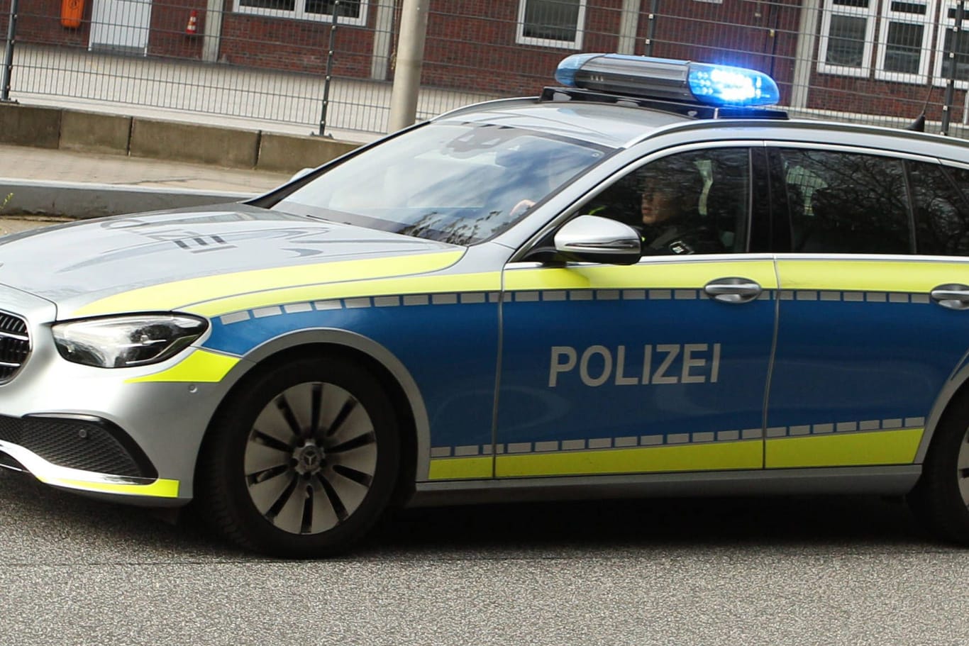 Ein Einsatzwagen der Hamburger Polizei (Symbolbild).