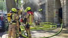 Die Feuerwehr Berlin im Einsatz: In Steglitz ist in einem Mehrfamilienhaus ein Feuer ausgebrochen.