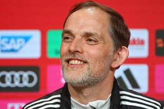 Optimistisch: Bayern-Trainer Thomas Tuchel auf einer Pressekonferenz. Der Coach könnte dem deutschen Rekordmeister nun doch erhalten bleiben.