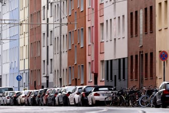 Wohnhäuser in Köln-Zollstock. (Symbolfoto): Immer mehr Familien bleiben Mieter laut einem Experten.