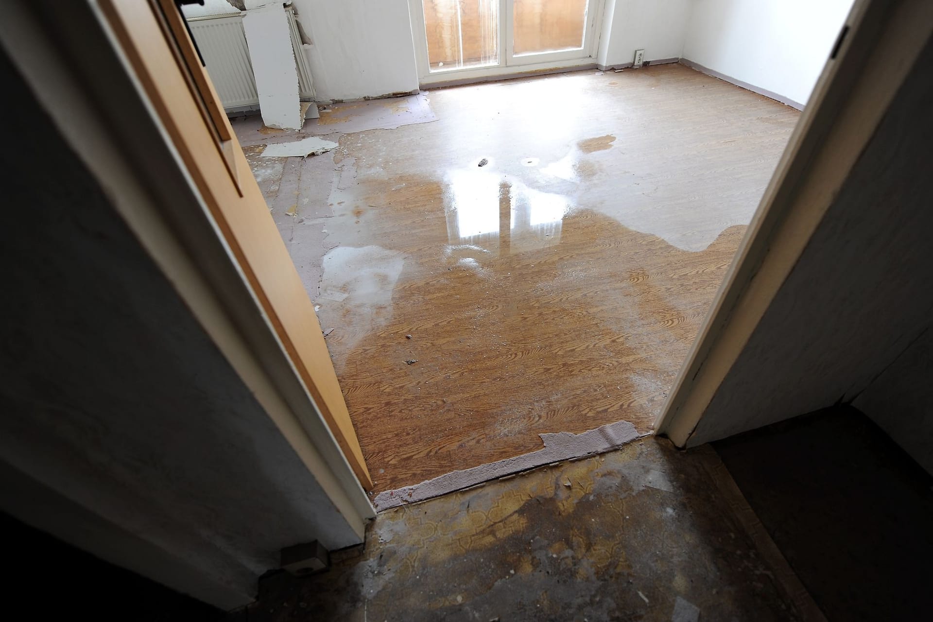 Eine Wohnung steht unter Wasser Eine Wohnung steht unter Wasser
