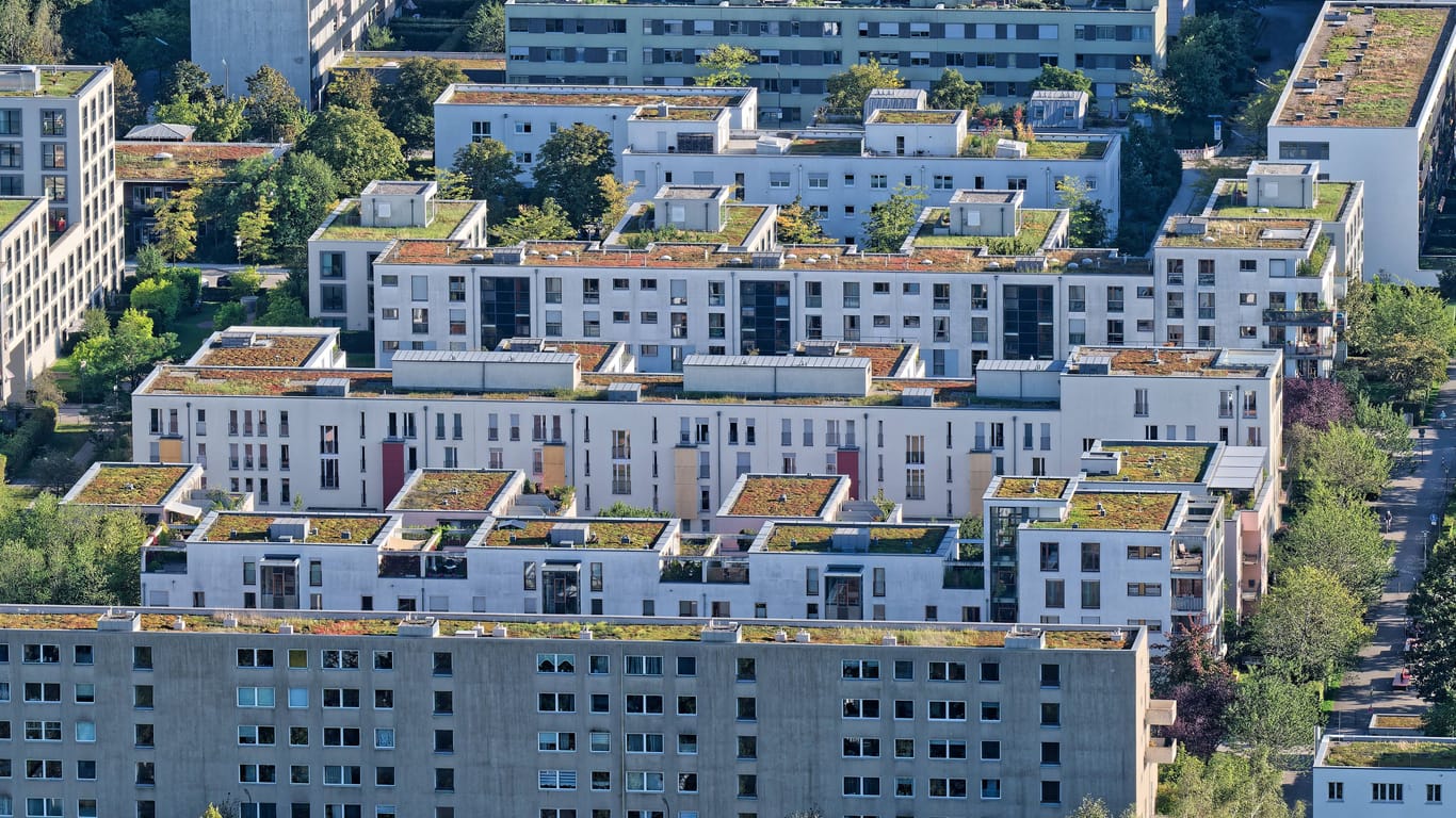 Münchner Wohnblöcke (Symbolfoto): Familien haben es auf dem Wohnungsmarkt besonders schwer.