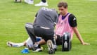 Thomas Müller: Der Bayern-Star sorgt für einen Schreckmoment im ersten DFB-Training in der EM-Vorbereitung.