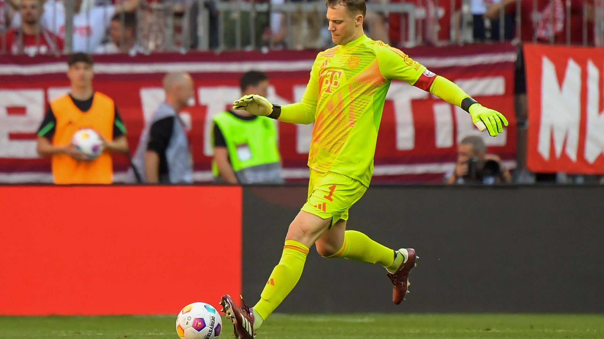 Manuel Neuer (bis 74. Minute): Feierte mit seinem 500. Bundesligaspiel ein Jubiläum, das vor ihm erst drei Torhüter erreichten – Rekordhalter ist Oliver Kahn (557 Spiele). Stoppte den Versuch von Wind, ihn mit einem hohen Ball von der Mittellinie aus zu überwinden, mit der Brust (36.). Erneut als Libero in Aktion (63., 66.). Auf der Linie bekam er im Prinzip nichts zu tun. Hielt die Null beim Jubiläum. Note 3