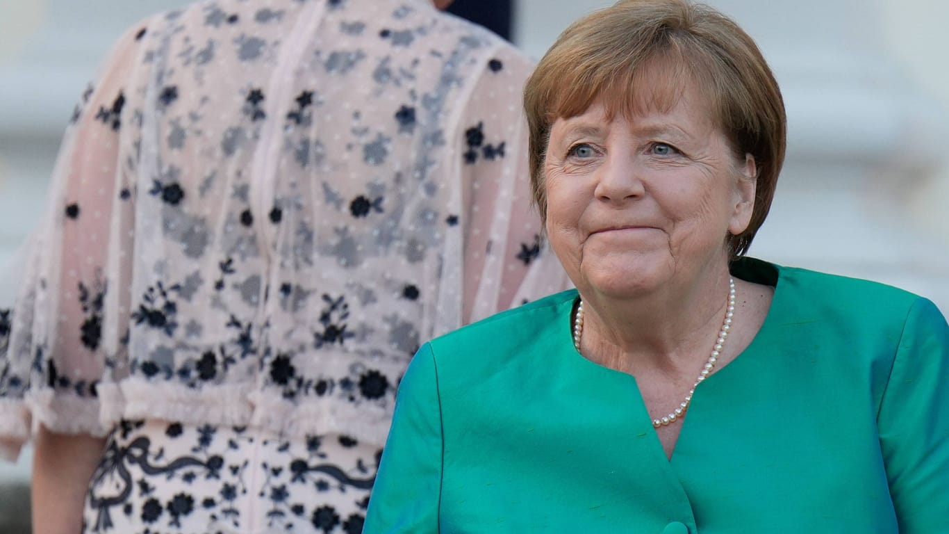 Angela Merkel: Beim Staatsbesuch zeigt sich die ehemalige Bundeskanzlerin in ihrem Lieblingslook.