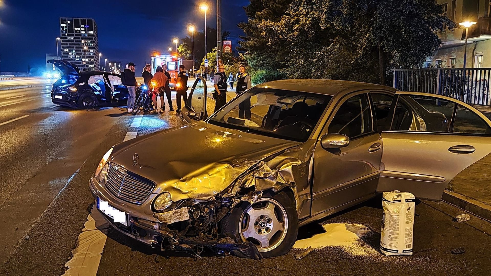 Unfall auf der Frankfurter Allee in Lichtenberg: Mehrere Autos wurden beschädigt.