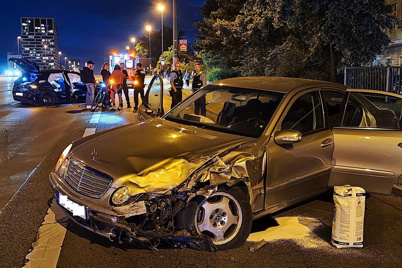 Unfall auf der Frankfurter Allee in Lichtenberg: Mehrere Autos wurden beschädigt.