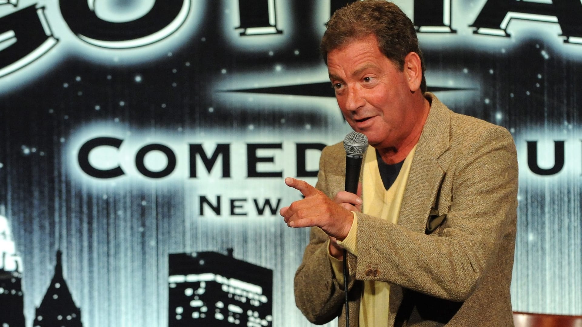 Hiram Kasten: Der Komiker 2013 bei einer Comedy-Show in New York City.