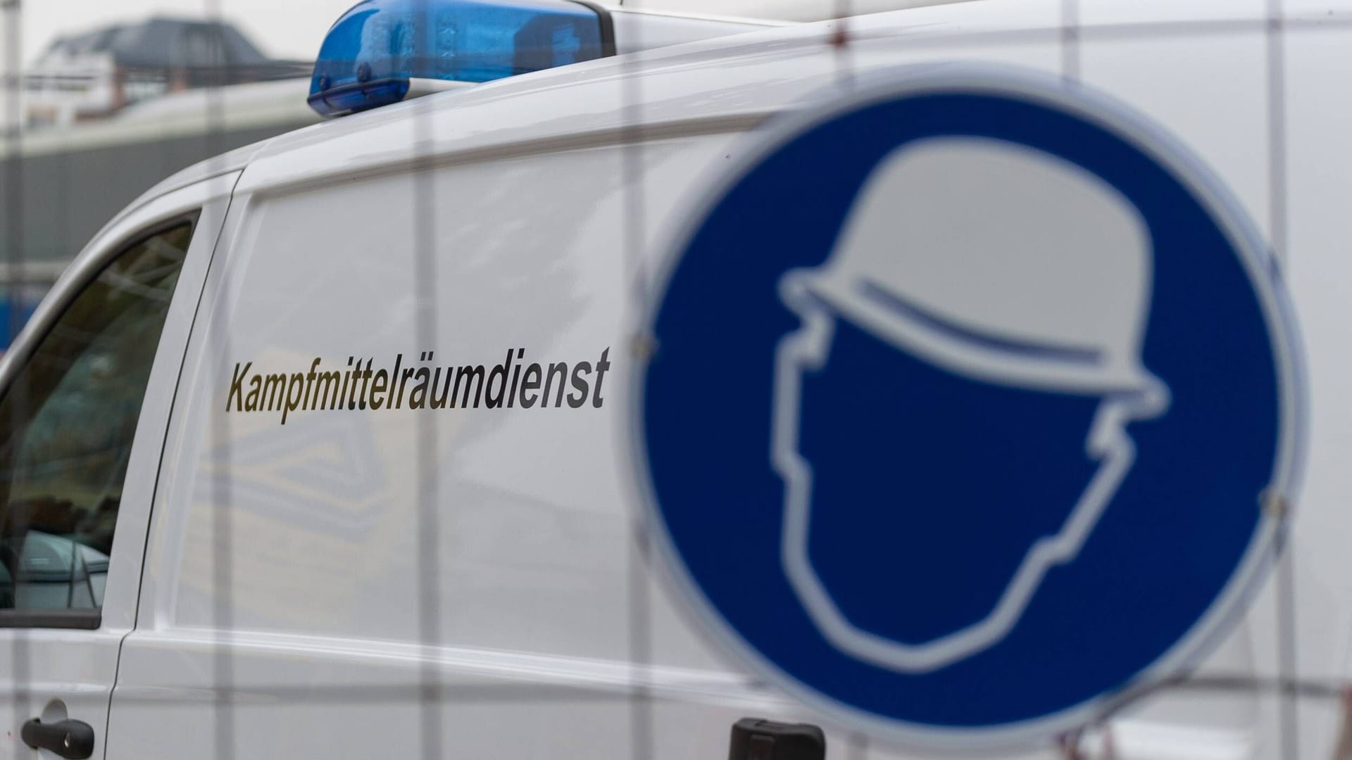 Der Kampfmittelbeseitigungsdienstes muss einen Sicherheitsbereich von 300 Metern um die Fundorte einrichten (Symbolbild): 850 Menschen müssen ihre Häuser verlassen.