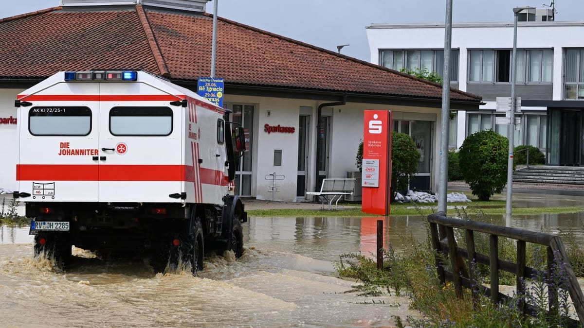Unwetter Drama Im Süden Europas: Straßen Überflutet, Autos Mitgerissen, Mehrere Tote - xlae7vj