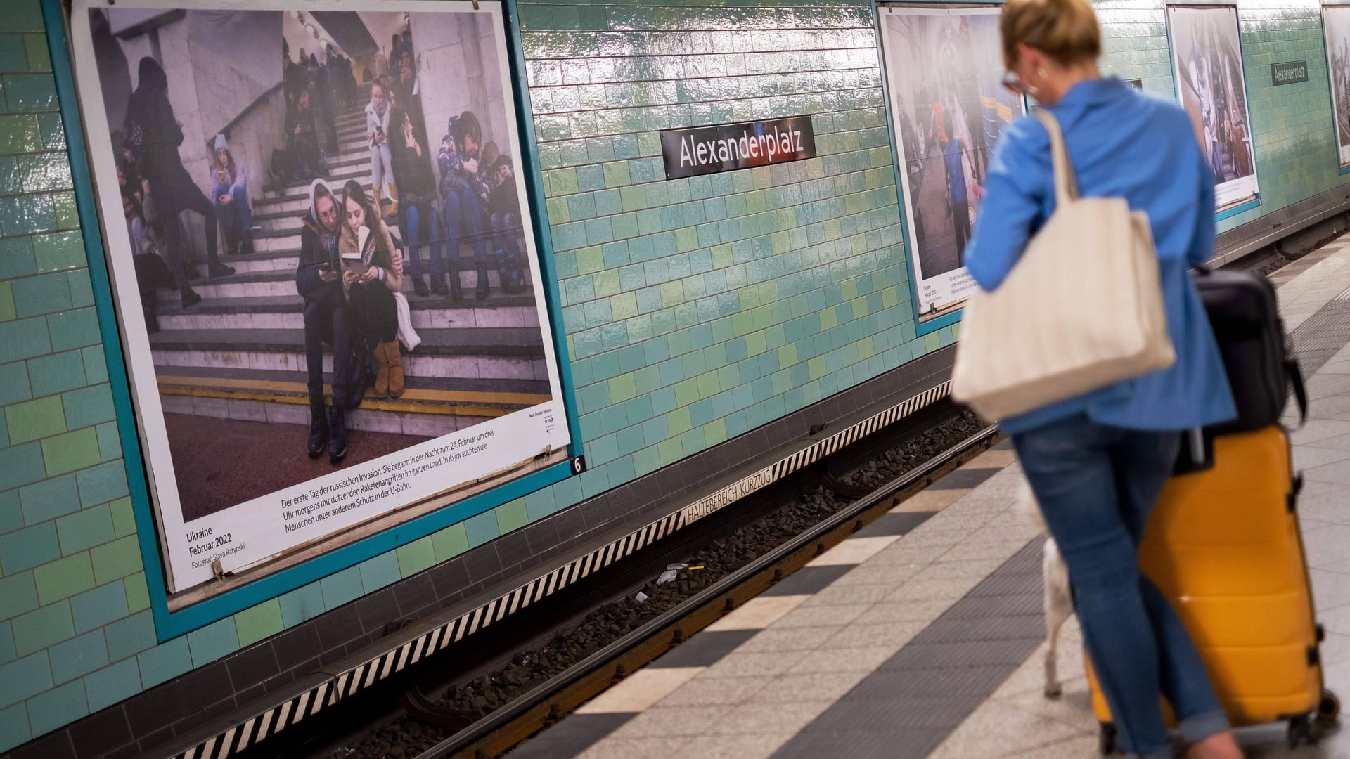 Im Ernstfall sollen die Bürger laut eines Expertenberichts eher in U-Bahnhöfen Schutz suchen, als in Großbunkern (Symbolbild).