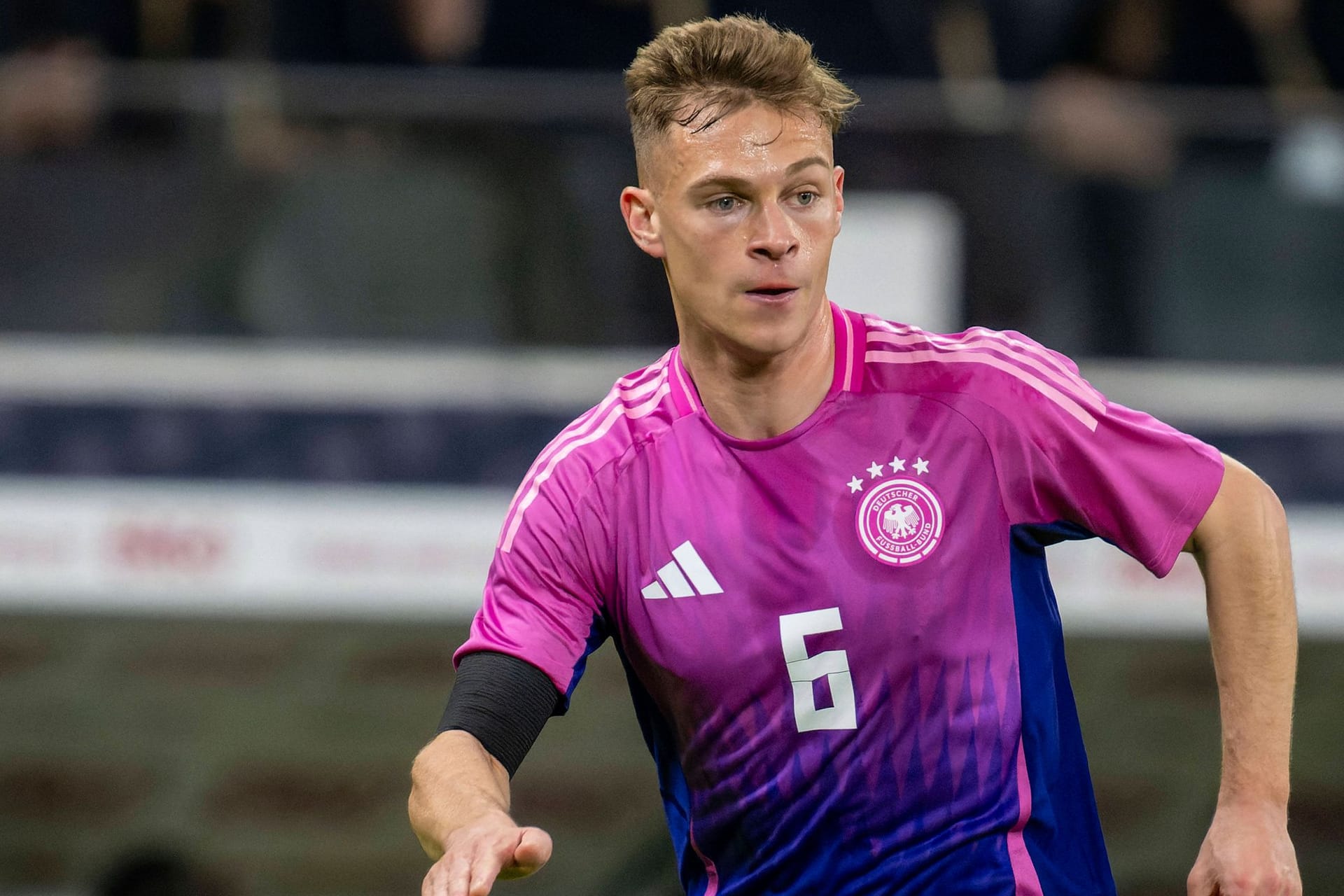 Josua Kimmich: Der 29-Jährige läuft bei dieser EM in den neuen Trikots der Nationalmannschaft auf.