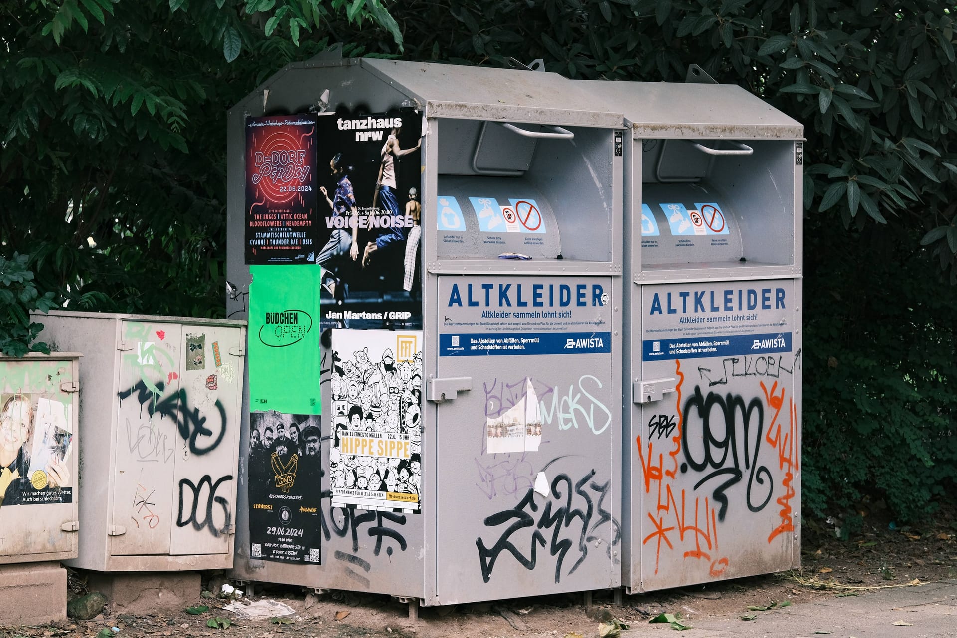 Ein Altkleidercontainer wurde einer Frau zum Verhängnis (Symbolbild).